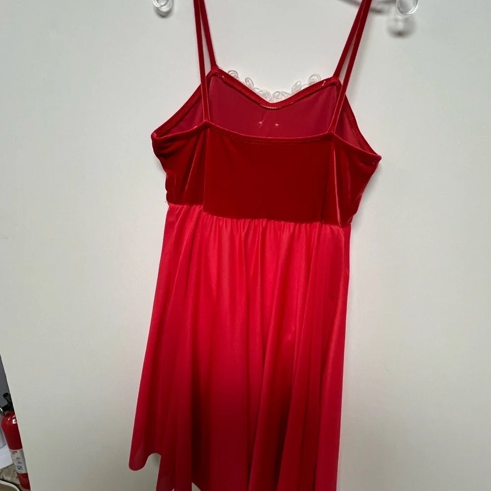 COSTUME - DANCE CURTAIN CALL  Red velvet top w/pearls and sequins.   Size 4 ***